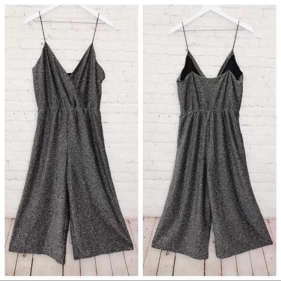 NEW House of Harlow Jumpsuit Retro Disco Silver Sleeveless Crop Wide Leg Romper - Picture 4 of 8